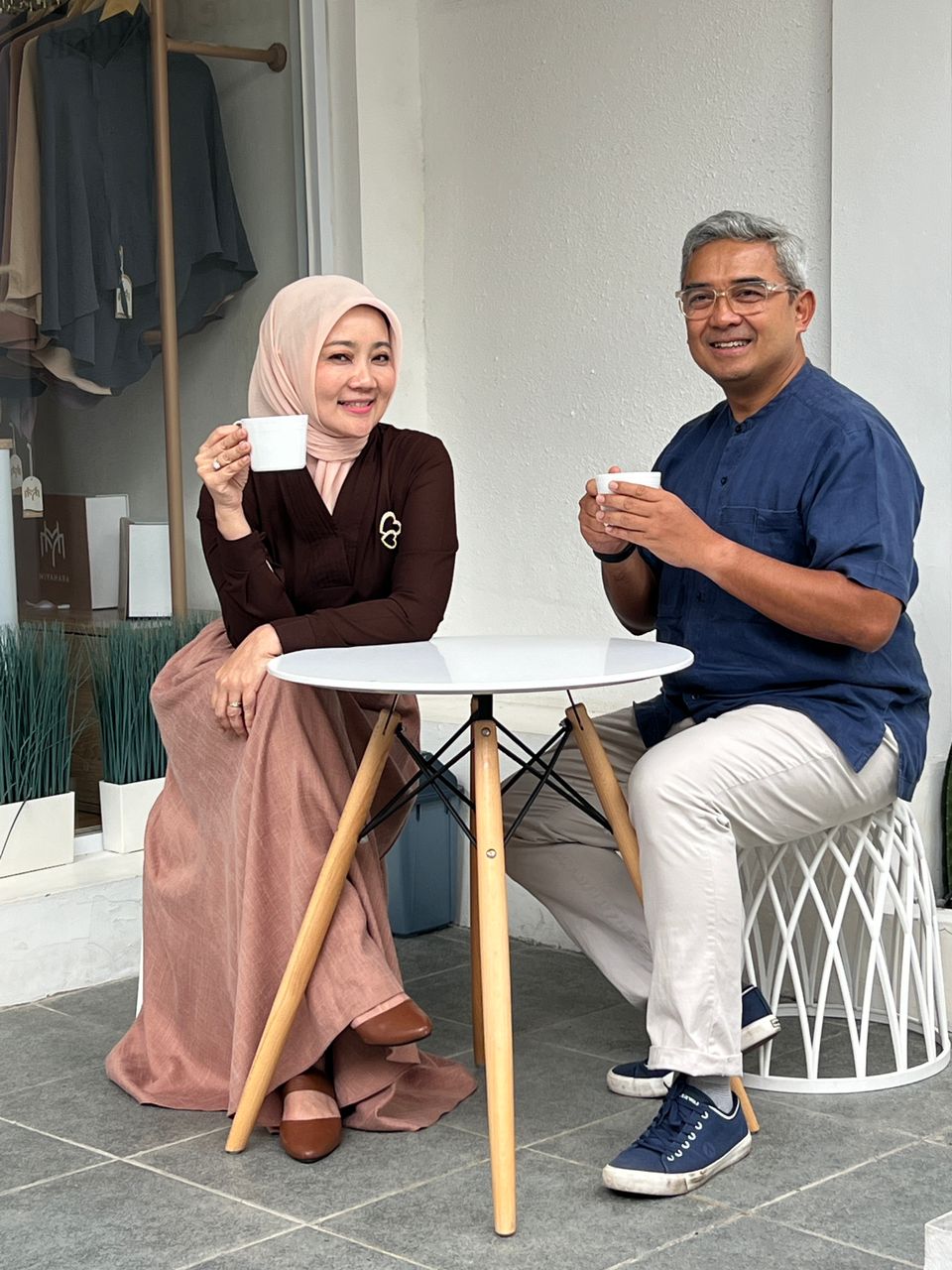 Bakal Calon Wali Kota dari Partai NasDem Muhammad Farhan ngopi bareng Atalia Praratya, politikus Partai Golkar