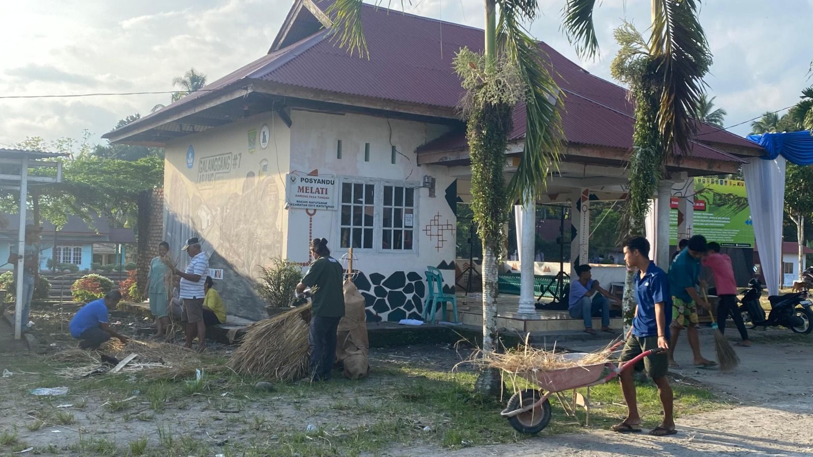 Galanggang Arang Kantor di Camat Kayutanam dan di sekitar Stasiun Kayutanam, Padang Pariaman, Sumatra Barat