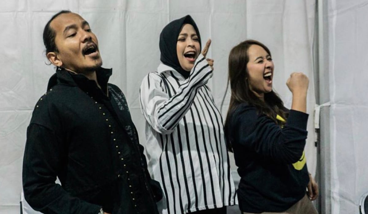 Tantri Kotak jatuh dari panggung setinggi 2 meter