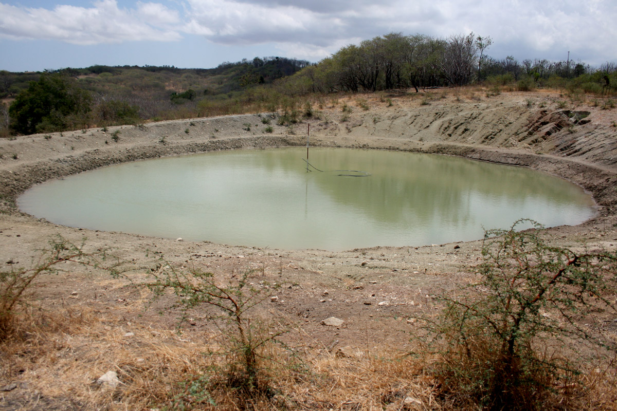 Pemerintah Kabupaten Kuningan, Jawa Barat, menyiapkan embung sebagai antisipasi musim kemarau. 