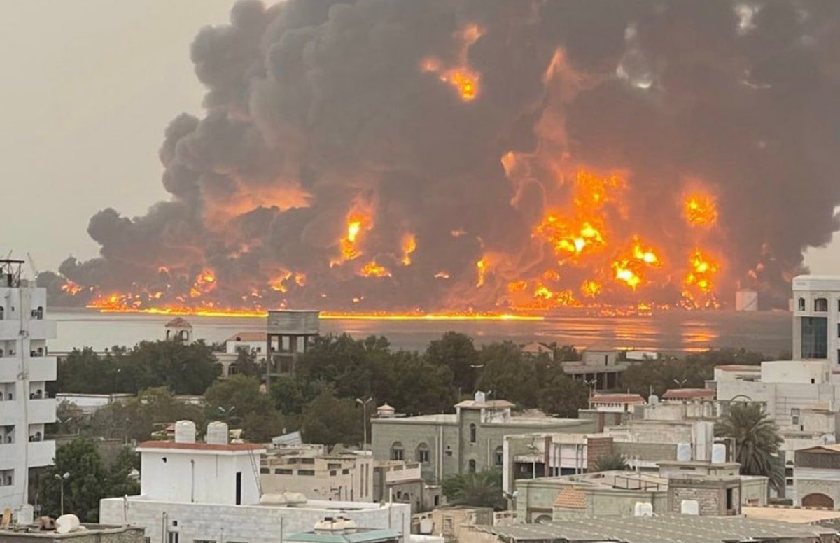 Israel Serang Pelabuhan Hodeidah, Usai Serangan Drone di Tel Aviv