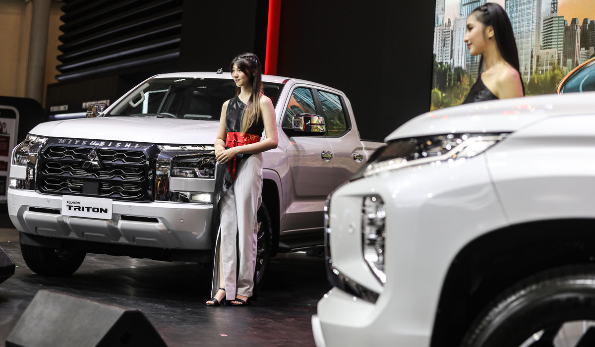 Mobil Mitsubishi  New New Pajero Sport dan New Triton dipamerkan pada pameran otomotif GIIAS 2024.
