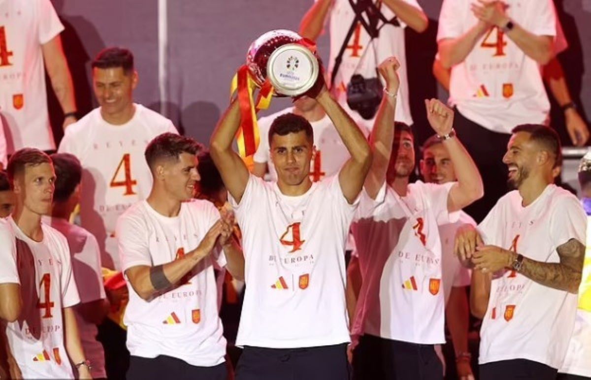 Para pemain Spanyol merayakan juara Euro 2024.