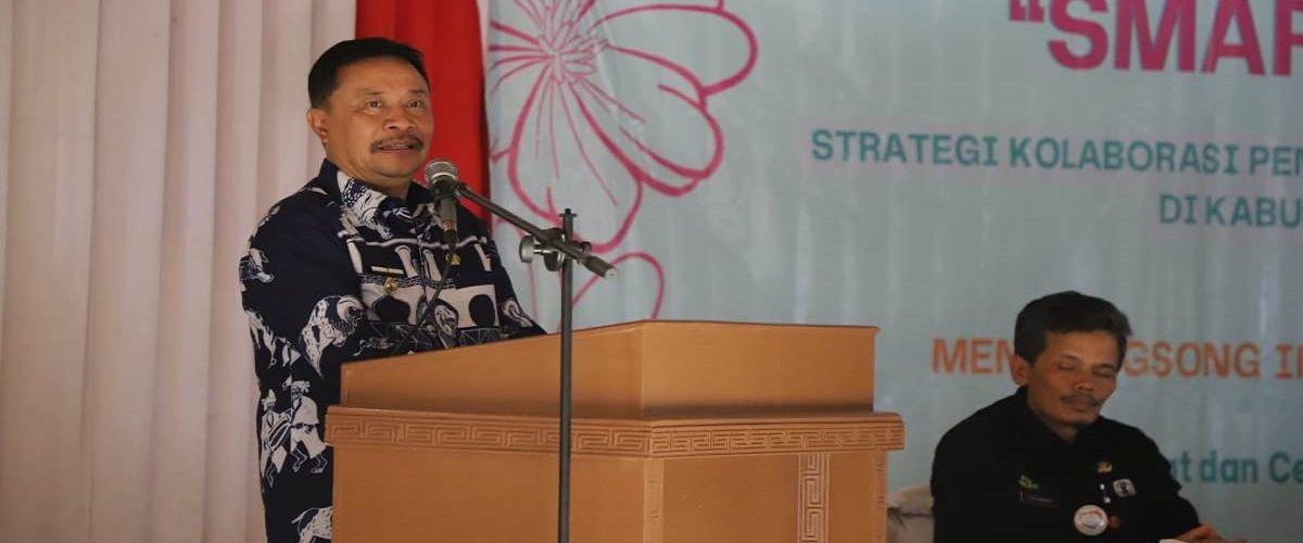 Penjabat Bupati Garut Barnas Adjidin meluncurkan program Smart Girls 