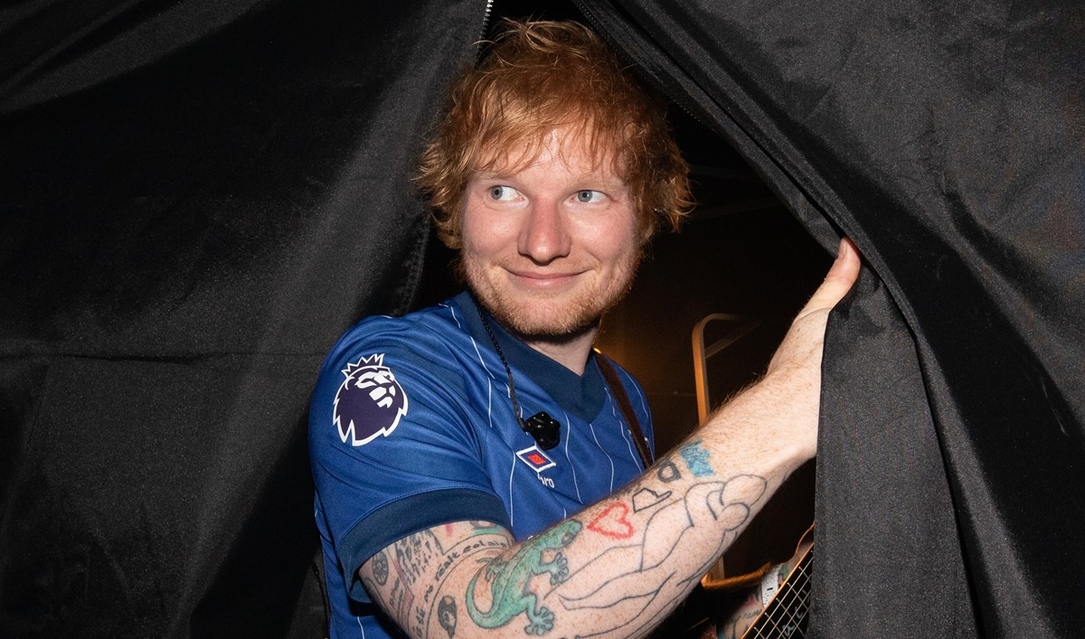 Ed sheeran kembali hiatus dari dunia musik untuk membantu lembaga pendidikan amalnya, The Framlingham Foundation. 