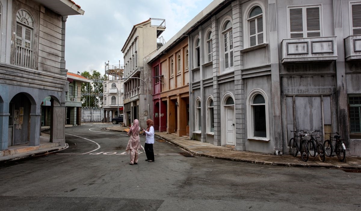 Pengunjung berada di area properti Kinema Infinite Studio di Kawasan Ekonomi Khusus (KEK) Nongsa Digital Park (NDP) Batam, Kepulauan Riau.