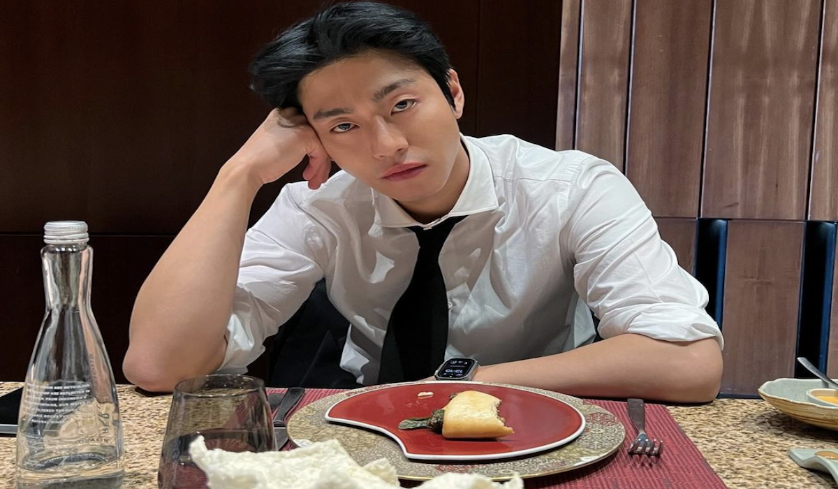 Aktor Ahn Hyo Seop tiba di Jakarta