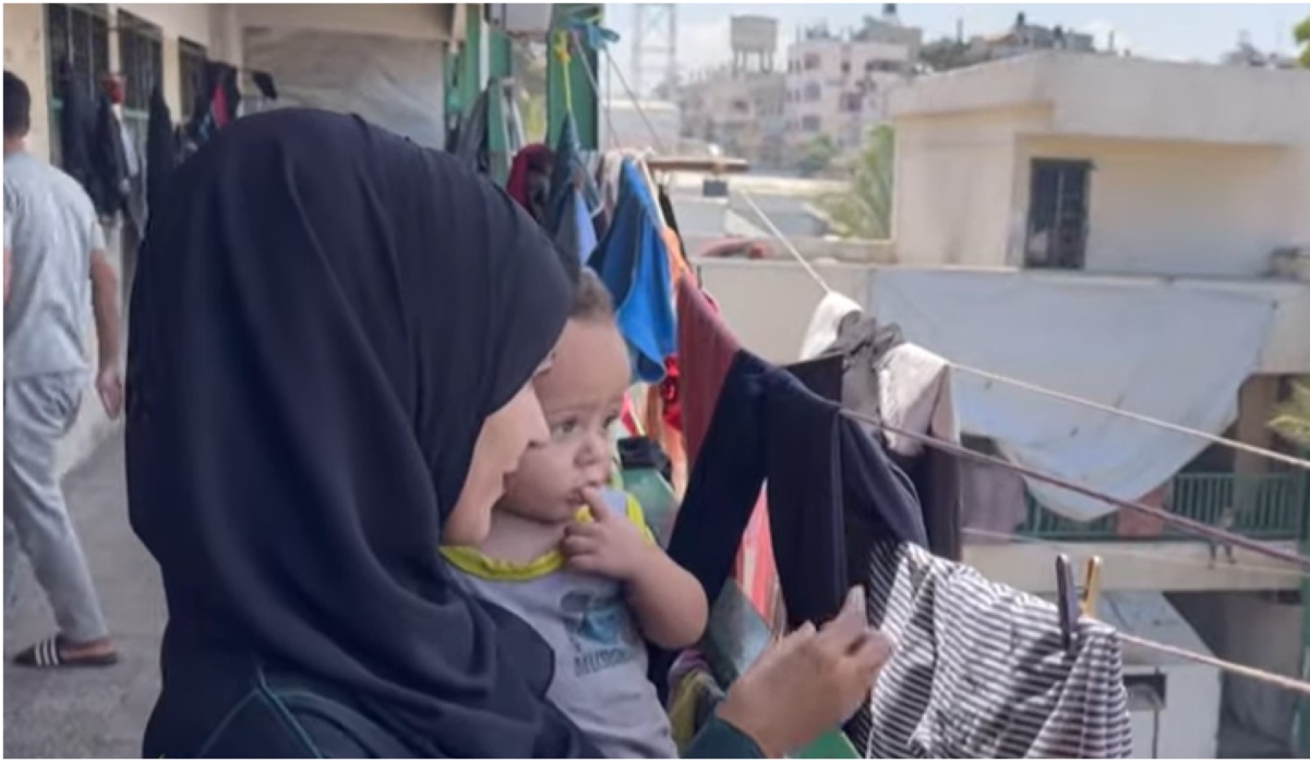 Warga Gaza Palestina dan anaknya.