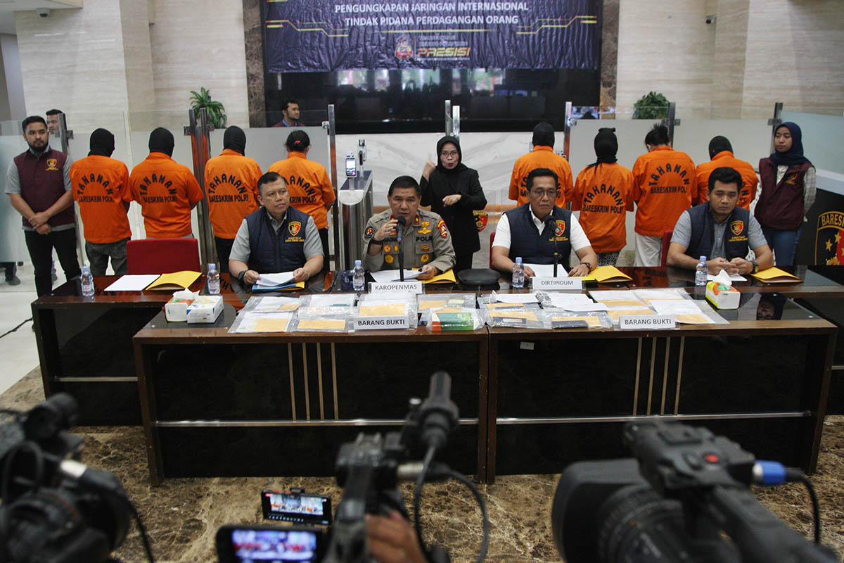 Pengungkapan kasus Tindak Pidana Perdagangan Orang atau TPPO di Bareskrim Mabes Polri, Jakarta, Selasa (27/06/2023).