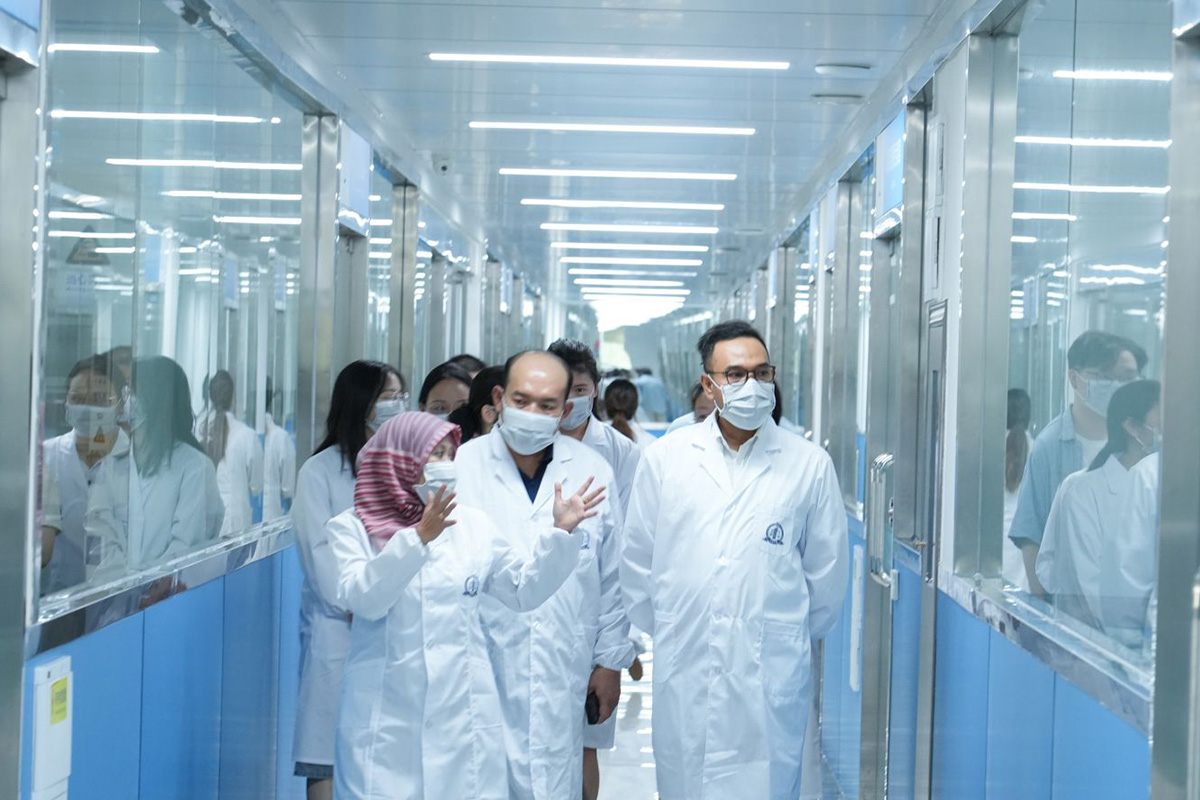 Mutu International melakukan kunjungan ke Weiyel Laboratory di Tiongkok.