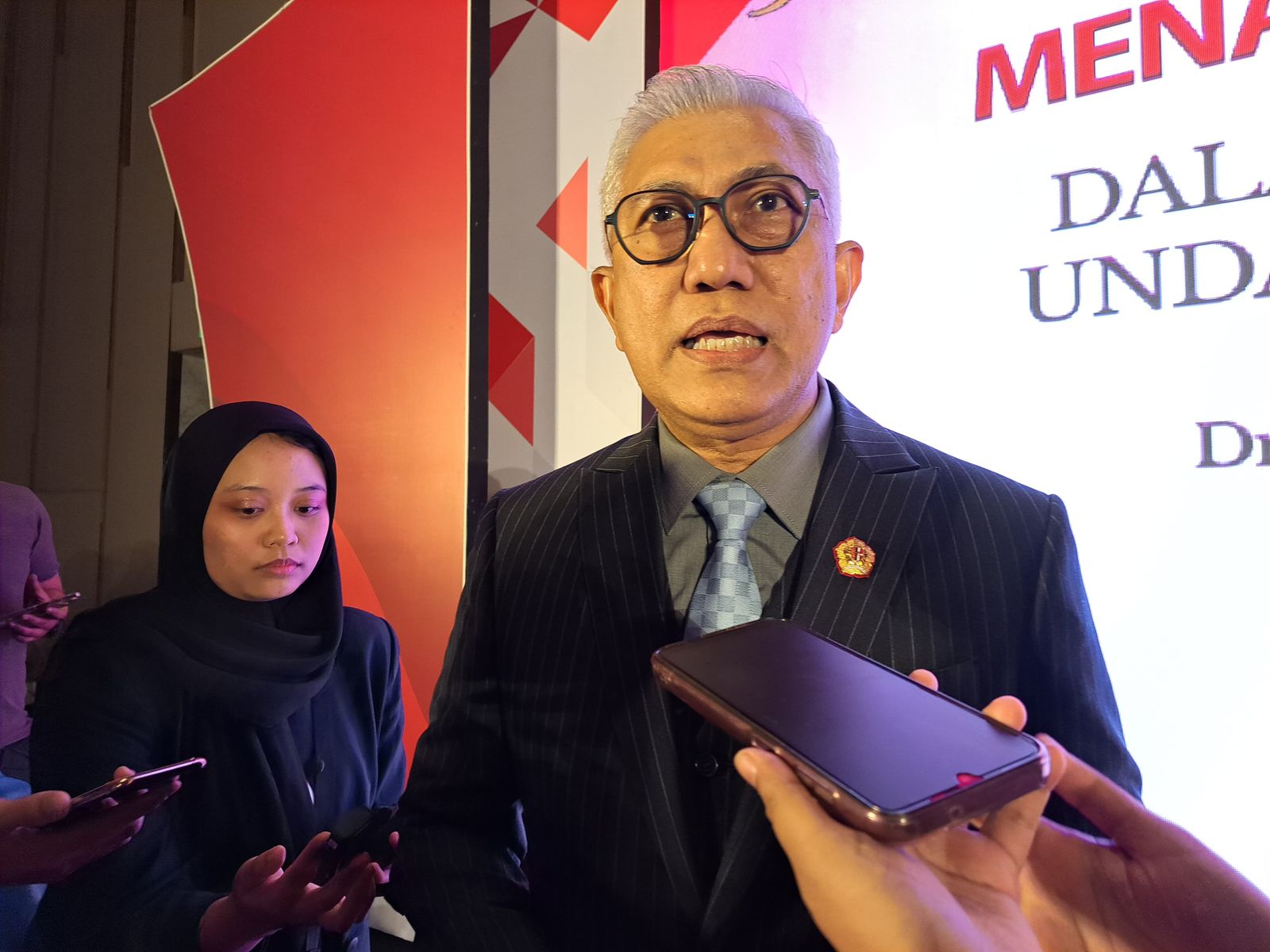  Dr. H. Irmanjaya Thaher, S.H.