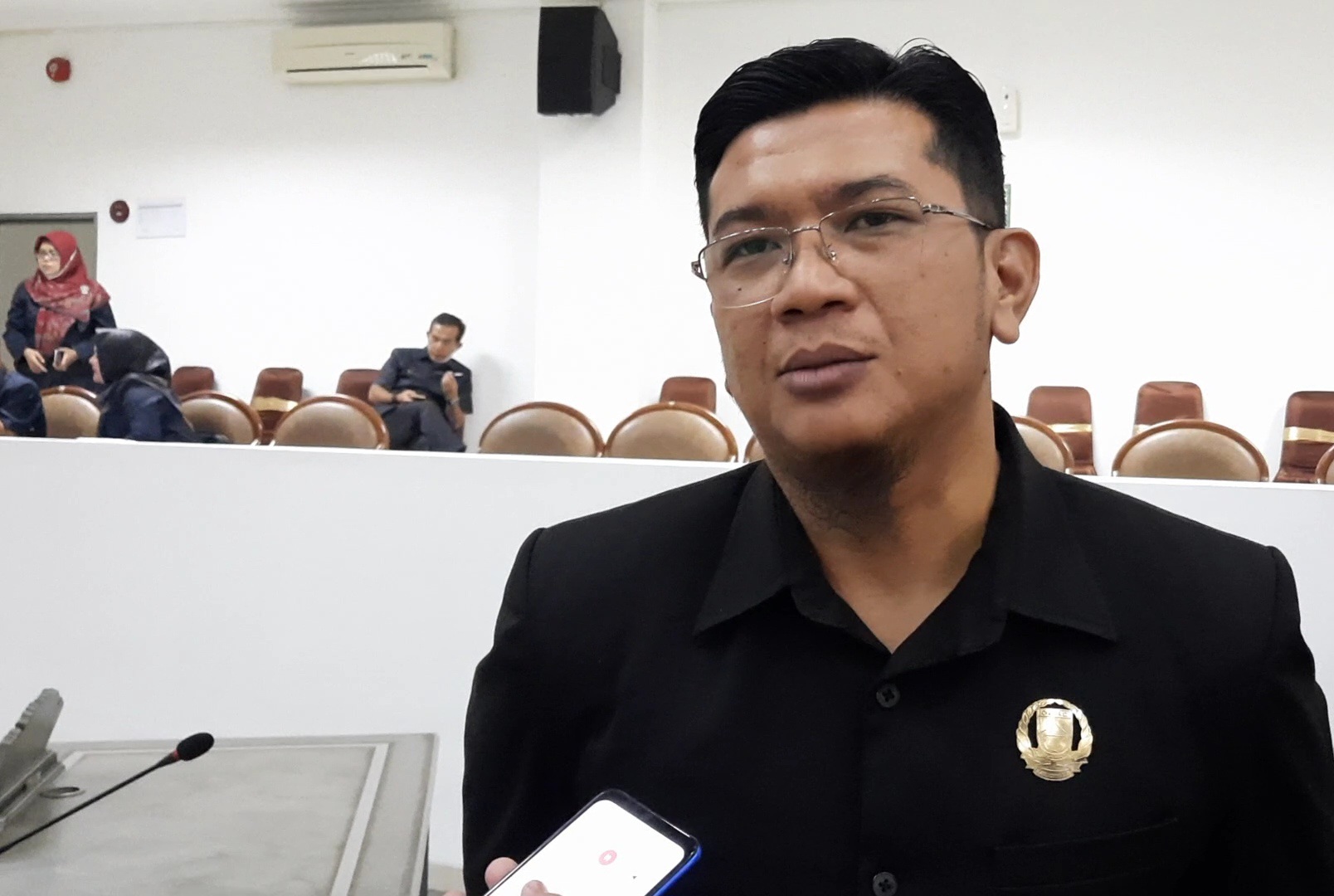 Rustam Effendi, Sekretaris DPD Partai NasDem Kabupaten Cianjur, menyatakan NasDem masih berada di dalam Koalisi Sugih Mukti