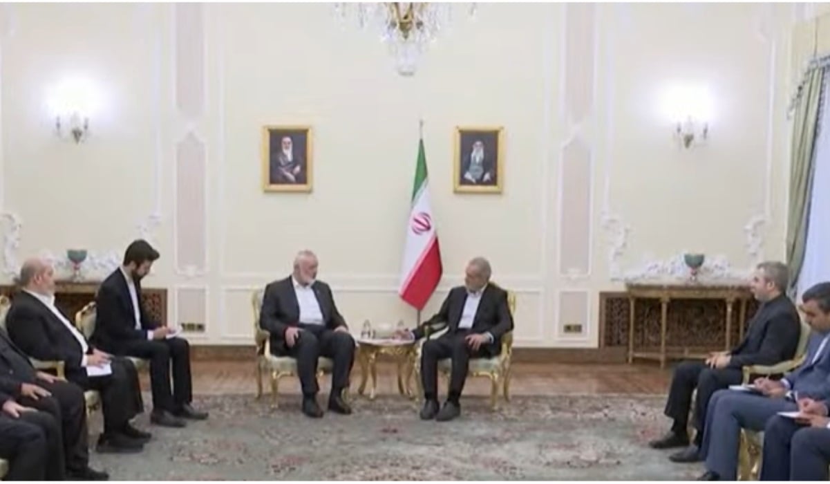 Pemimpin Hamas Ismail Haniyeh dan Presiden Iran Masoud Pezeshkian.