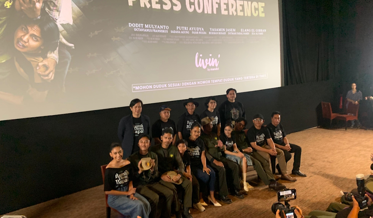Konferensi pers usai pemutaran film Rumah Dinas Bapak