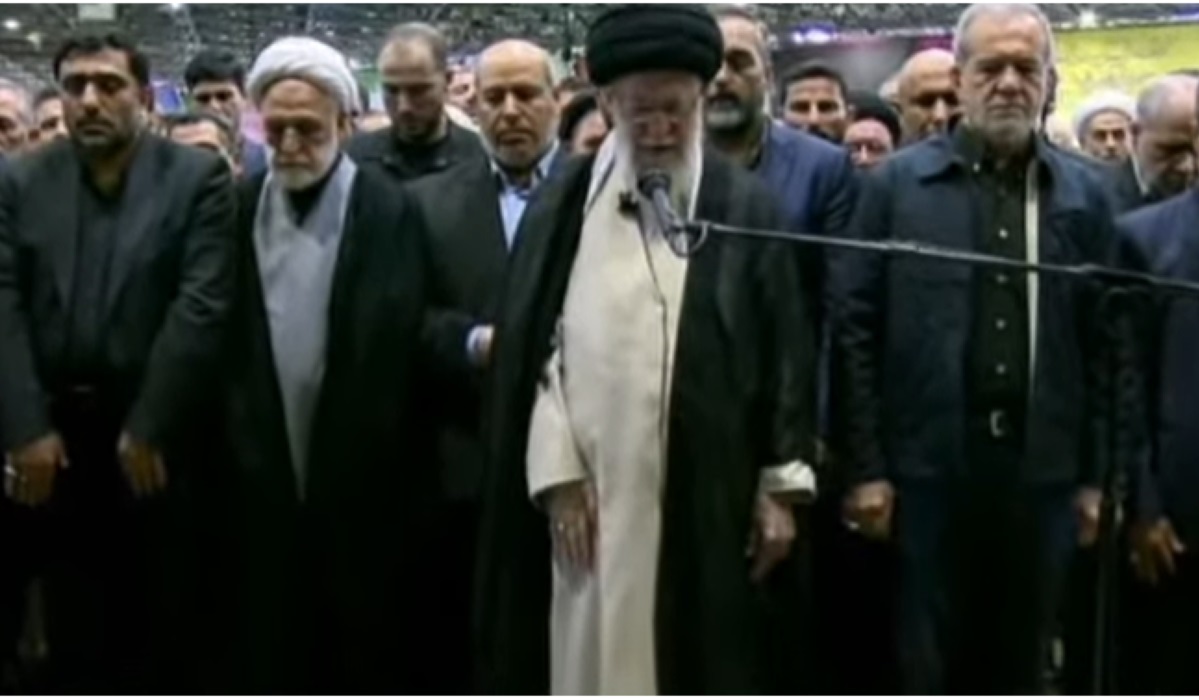 Salat jenazah Ismail Haniyeh di Iran.
