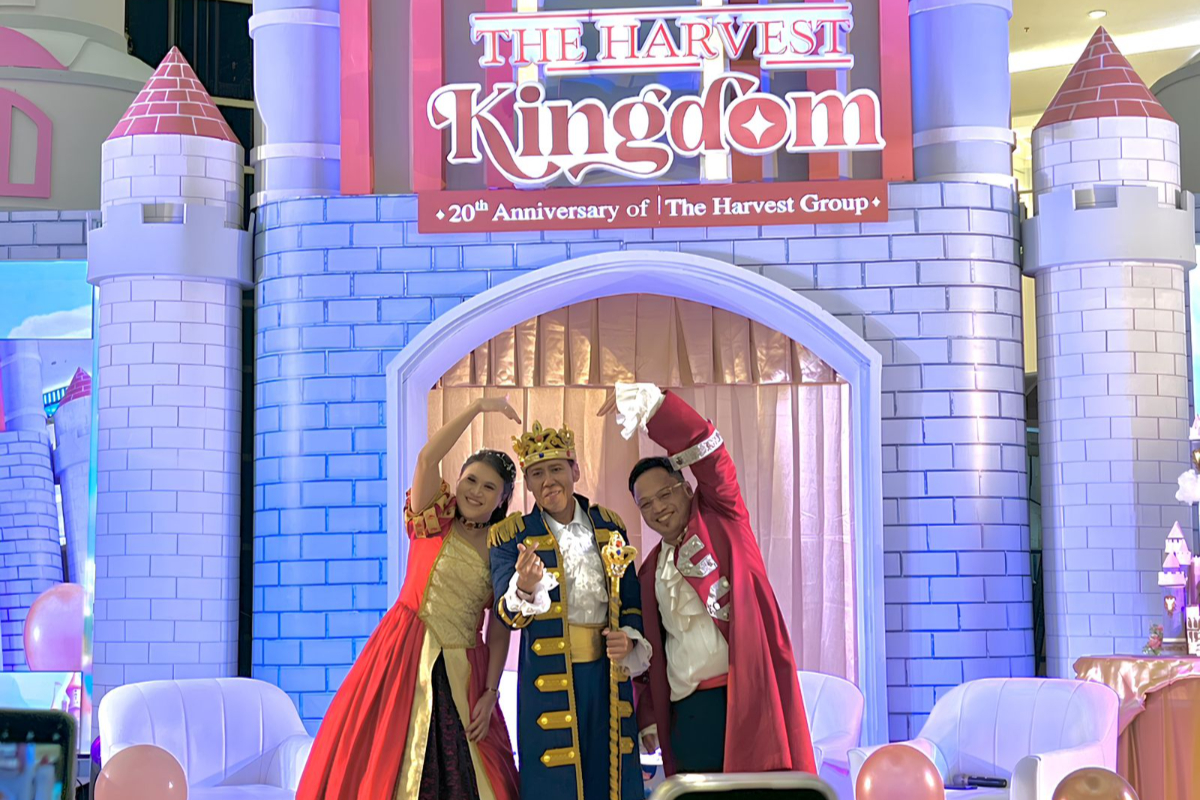 The Harvest merayakan 20th anniversary of the harvest group di Senayan City Mall, Jakarta Pusat.