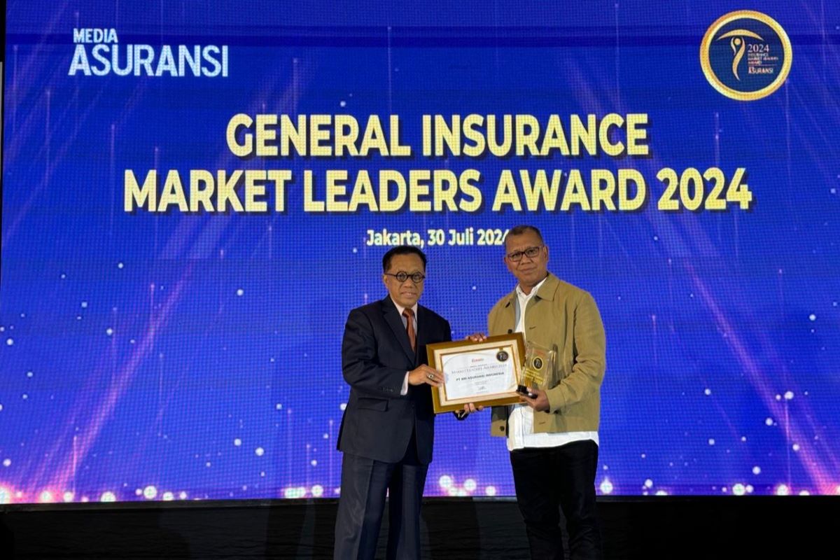 BRI Insurance menerima penghargaan Market Leaders Award 2024.