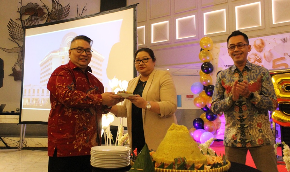 Sejumlah kegiatan yang meriah dan donasi meramaikan perayaan ulang tahun ke-5 Mercure Jakarta Batavia.