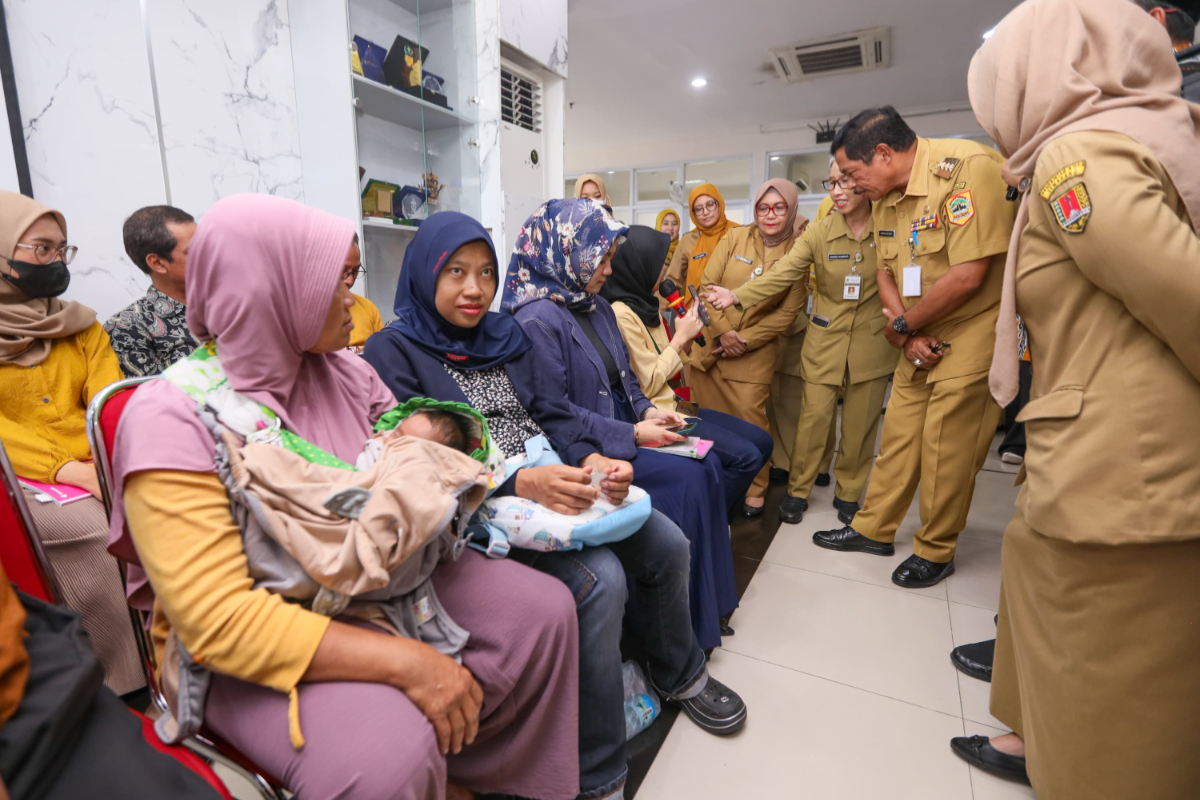 881 Puskesmas di Jateng Mulai Layani Cek Kesehatan Gratis, Nana Sudjana Tinjau Langsung di Semarang