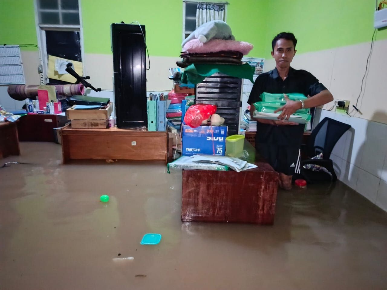 Kantor Kemenag Maros Terendam Banjir, 8 Pegawai Sempat Terjebak