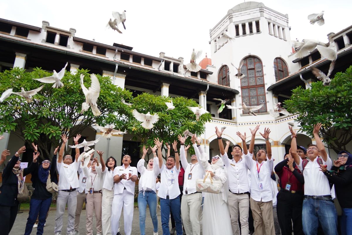 Hari Valentine, Lawang Sewu memenangkan Merpati sebagai Kampanye Perdamaian Bumi