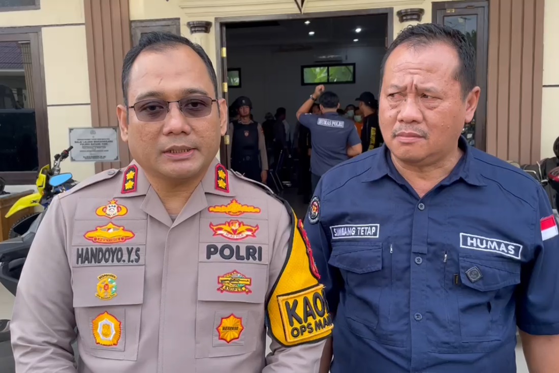 Polisi terus memburu pemilik sumur minyak ilegal yang terbakar