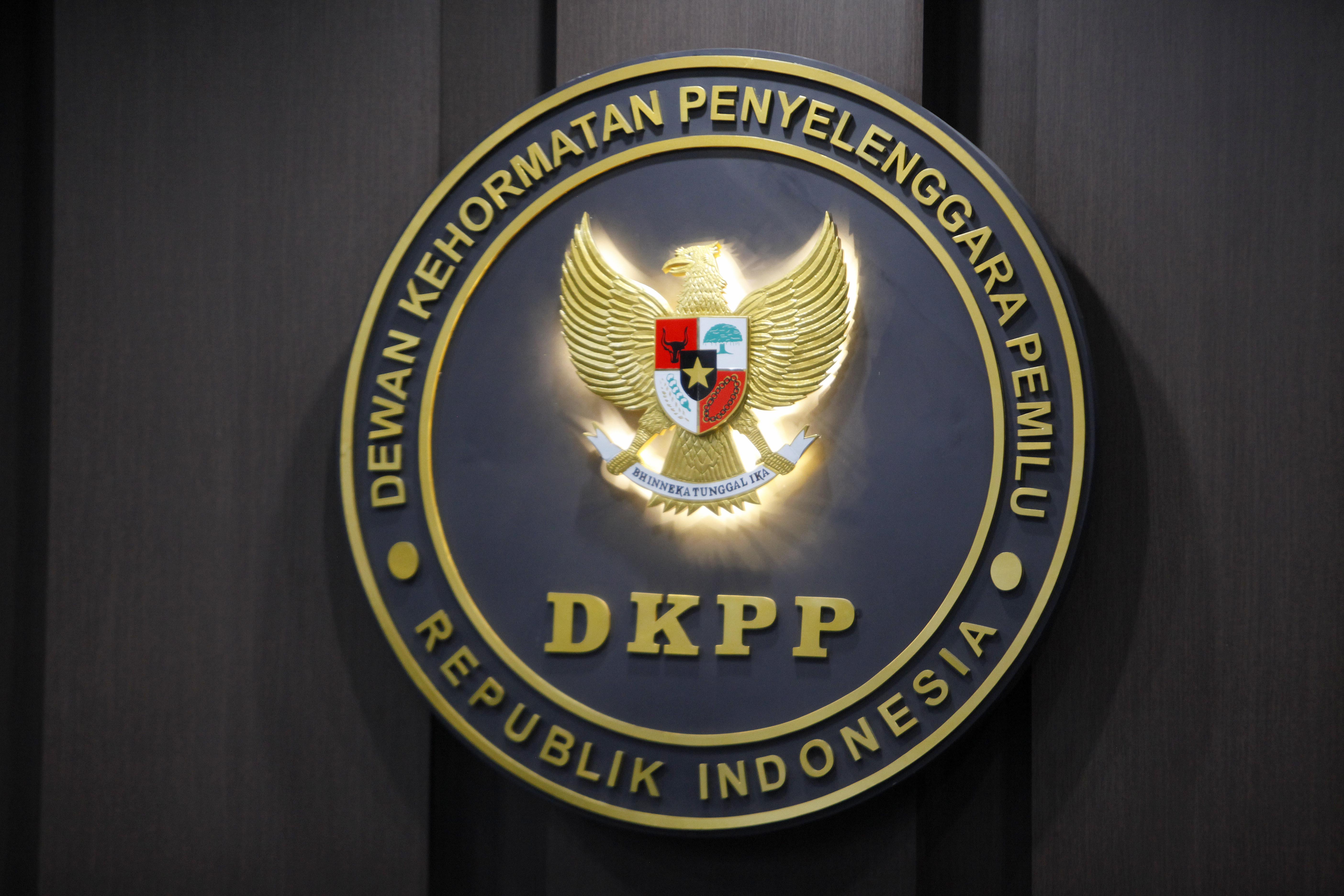 DPR BANTAH EVALUASI UNTUK SIAPKAN PERGANTIAN ANGGOTA DKPP