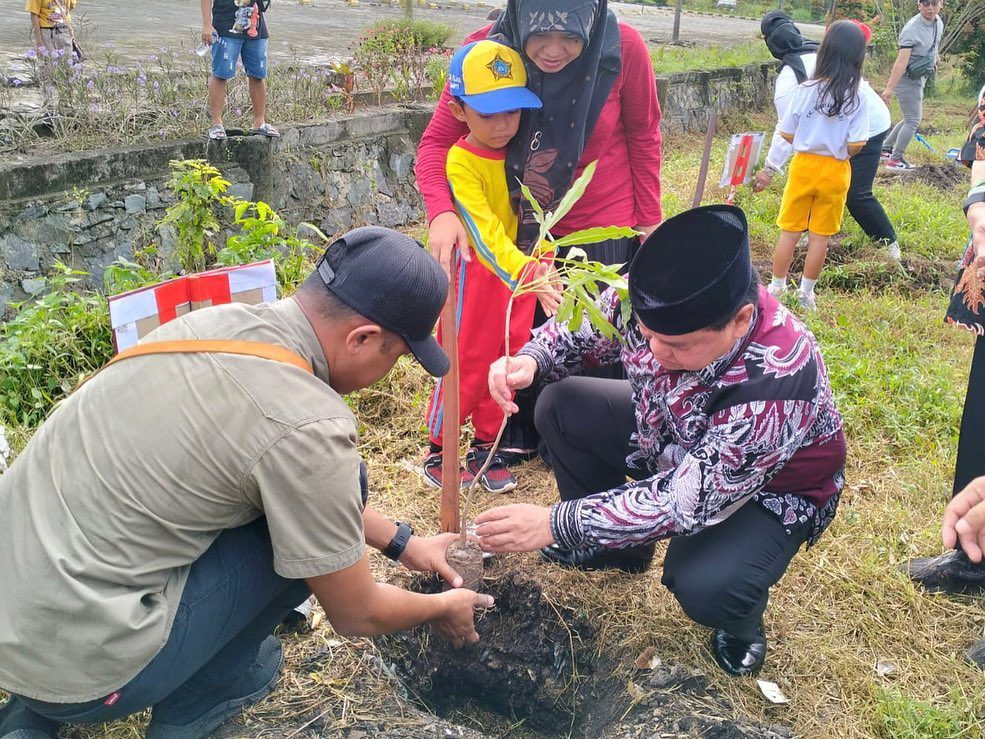 DLH KOTIM Regency Meluncurkan Program Penanaman Pohon