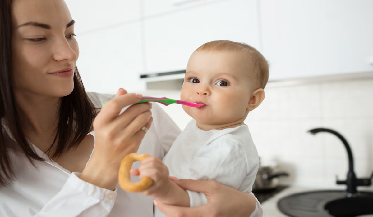 Bayi Anda Baru Mulai Dapat Mpasi? Tujuh hingga delapan suap masih normal