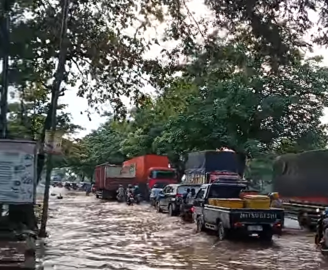 Sungai itu diliputi, garis Pati-Rembang Putura Pantura banjir