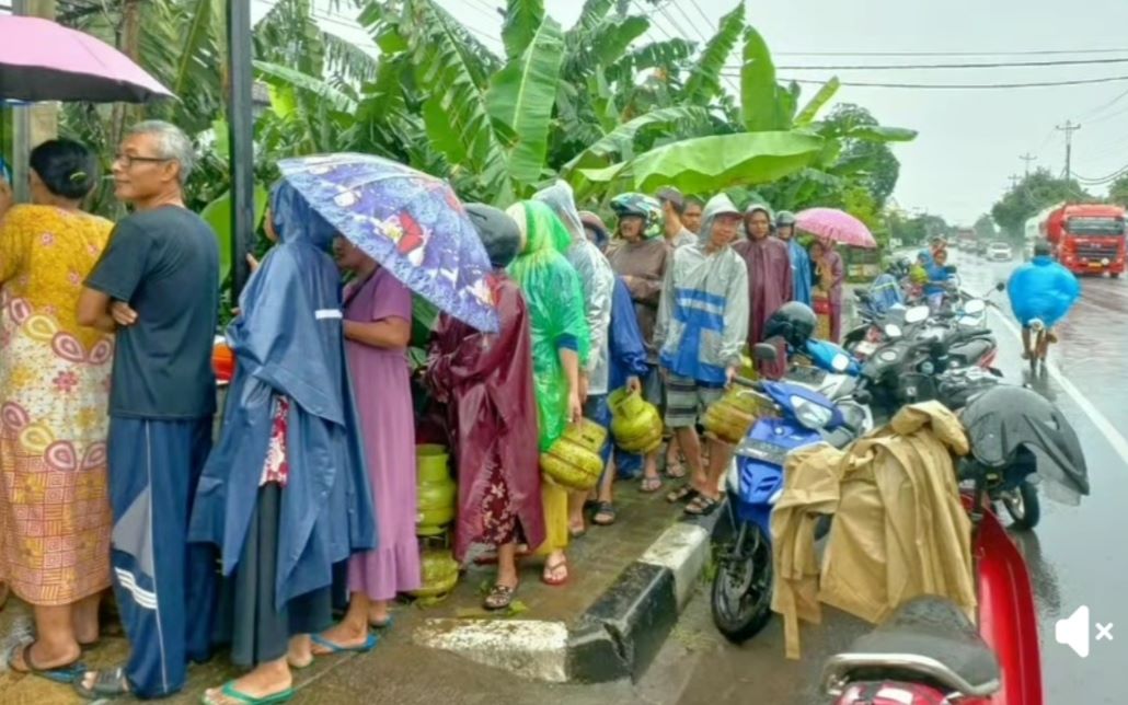 Elpiji Melon Masih Langka di Jepara Harga Melambung Hingga Rp32.000 Per Tabung