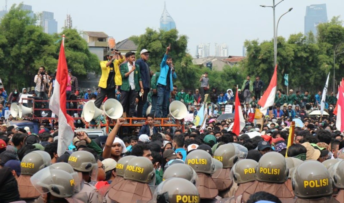 588 Personel Gabungan Dikerahkan untuk Kawal Demonstrasi Indonesia Gelap