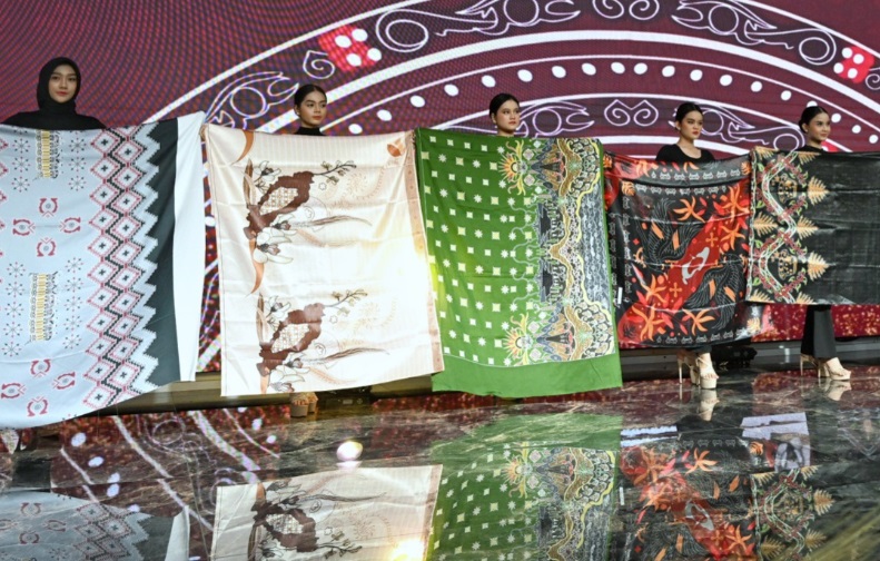 Pemprov Sumut Luncurkan Batik Delangan Lima Motif Khas, Ada Alat Musik Batak ToBa