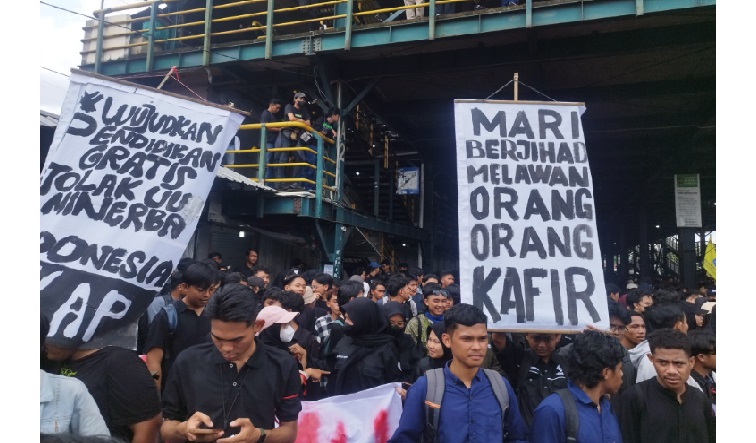 Ribuan Mahasiswa Gelar Aksi IndonesiaGelap di Malioboro