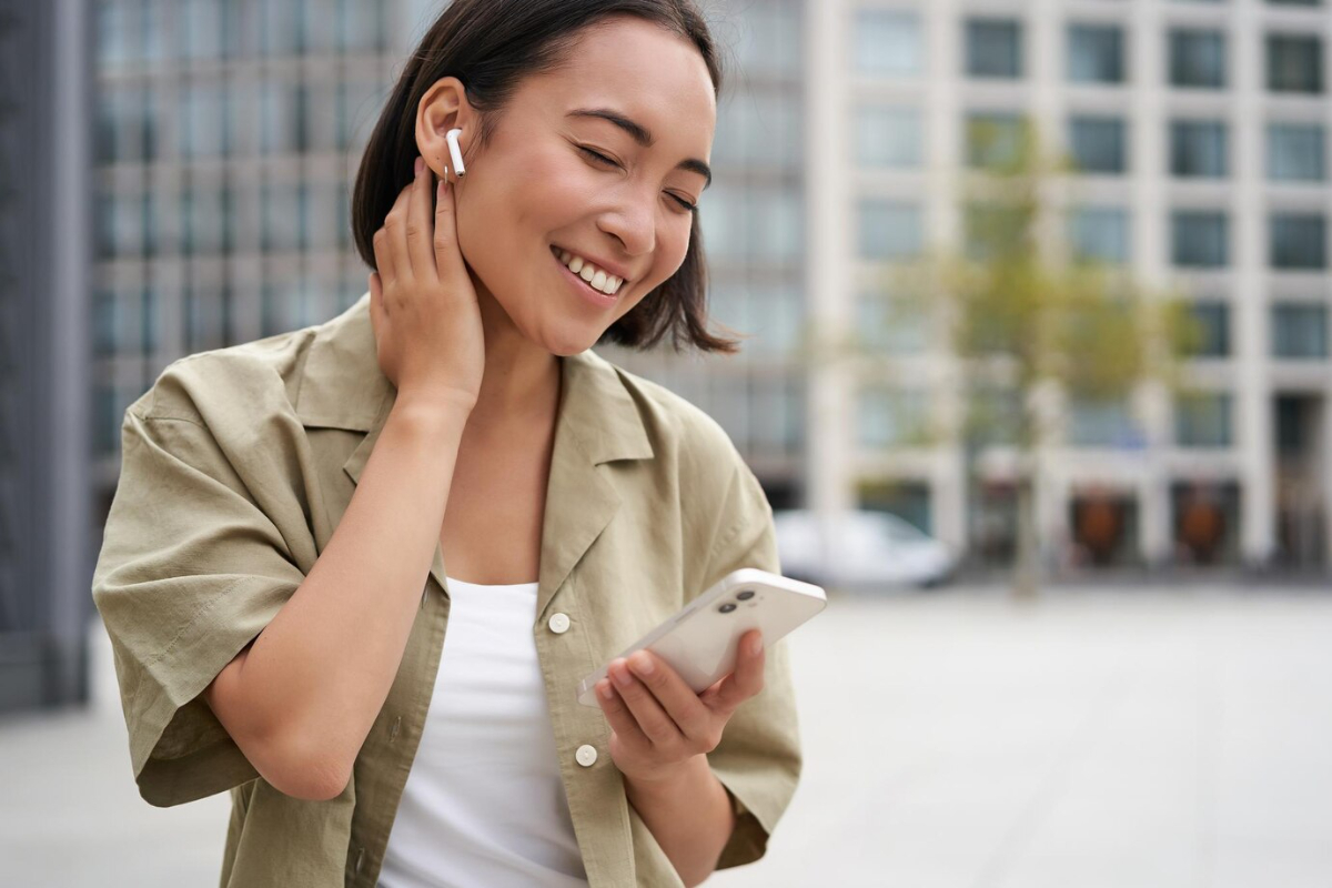 9 Berbahaya terlalu sering menggunakan earphone