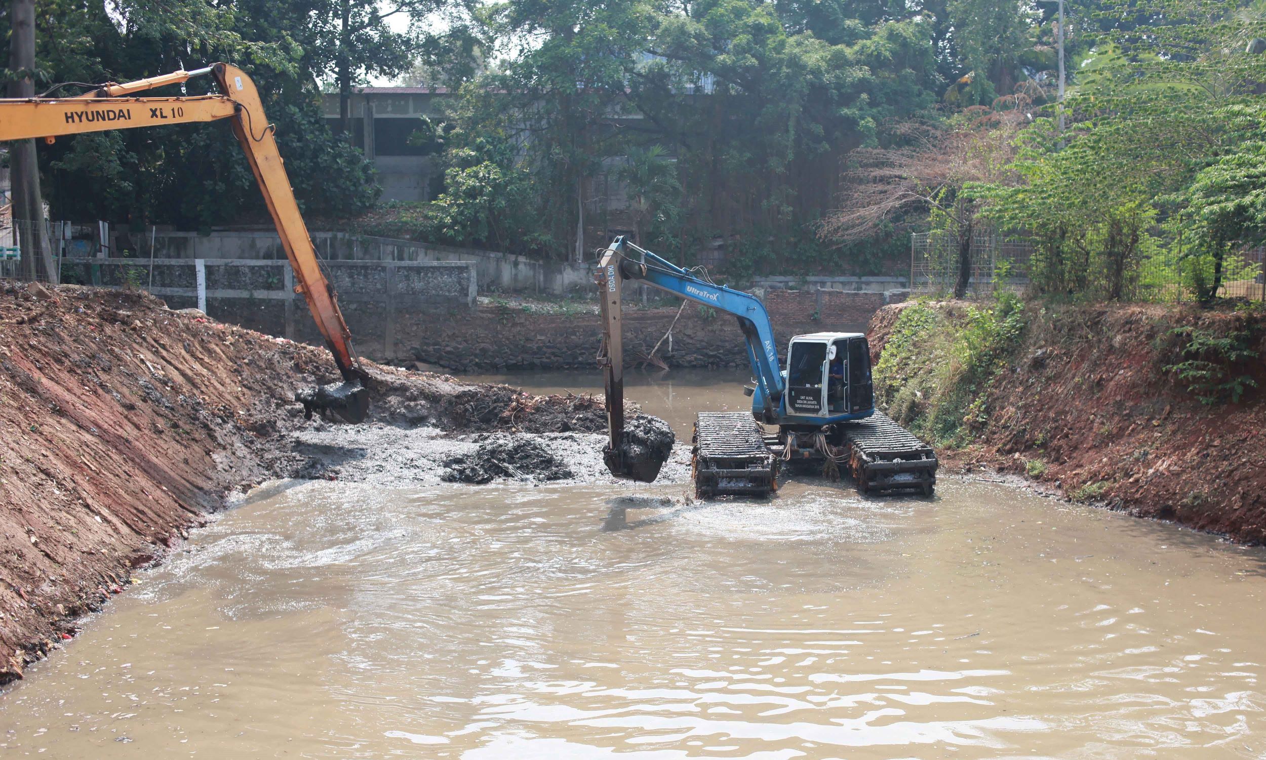 Tinjau Pengerukan Sungai, Rano Karno: Ini Program 100 Hari Kerja