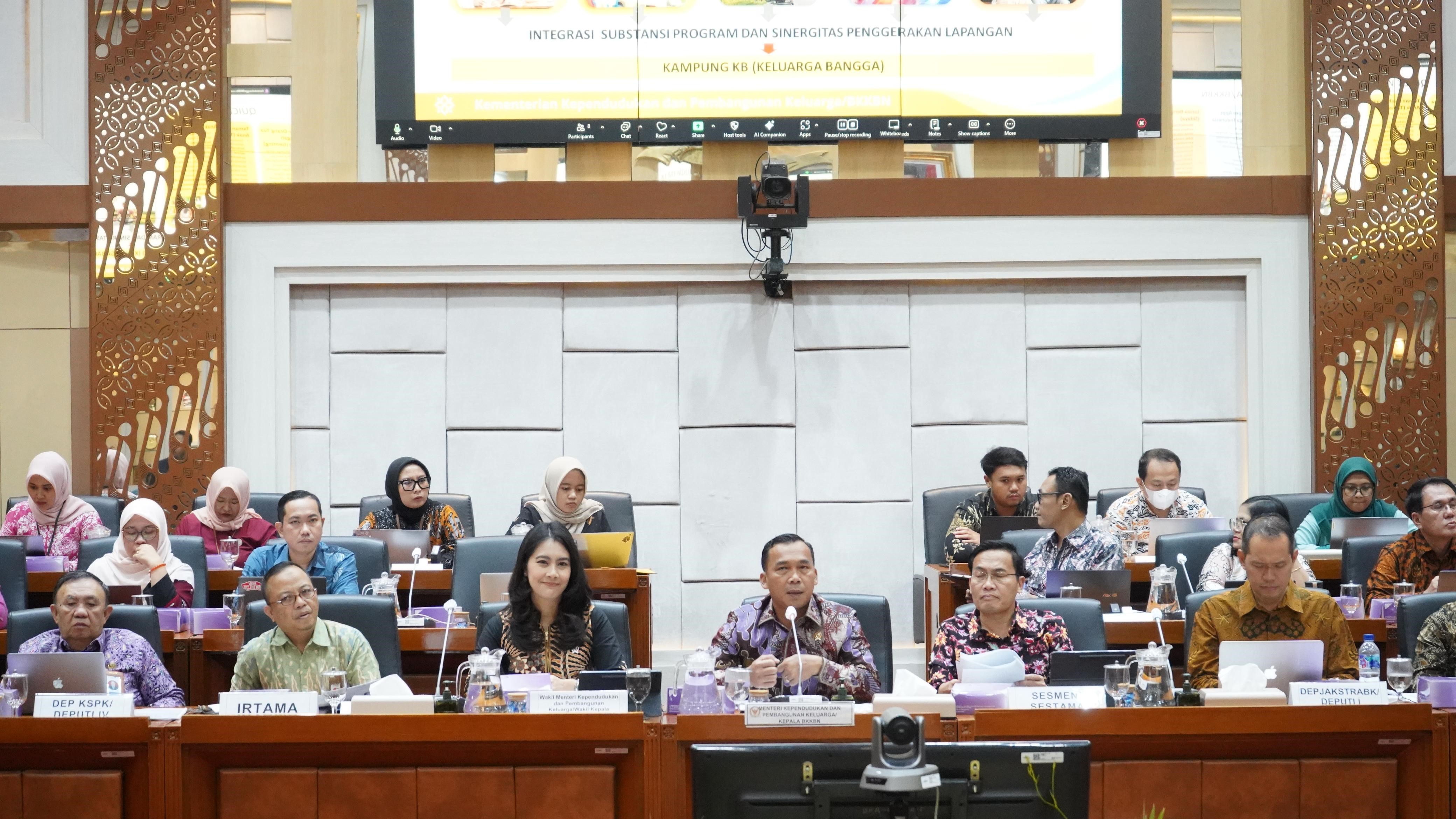 Rapat Kerja Komisi IX DPR: Mendukbangga Paparkan Upaya Optimalisasi Bonus Demografi dengan Kebijakan yang Terintegrasi