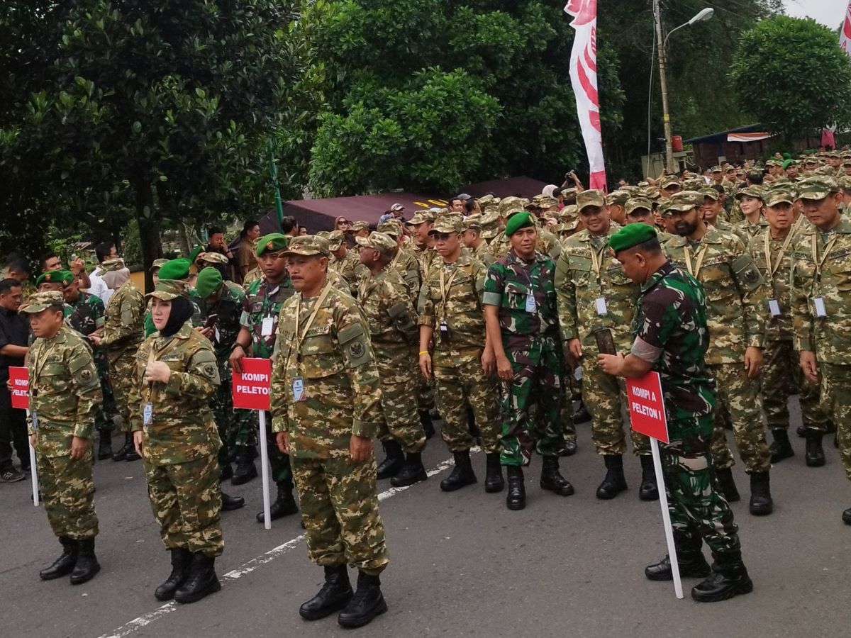 Ikut Retret, Bobby Nasution Dimintai Foto Bersama para Anggota TNI