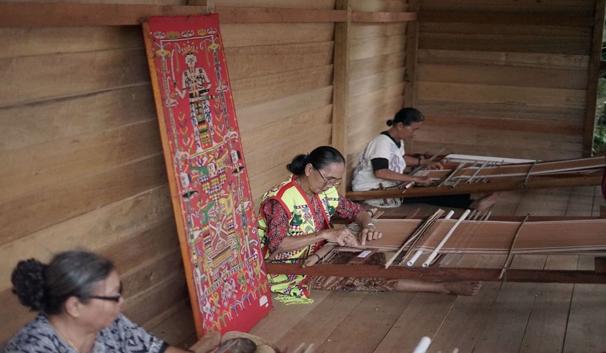  Langkah Baru untuk Penenun di Kalimantan Barat