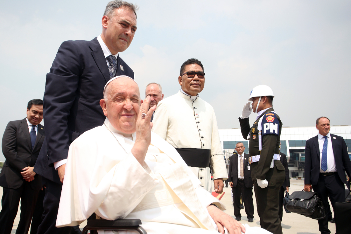 Paus Francis Critical, dirawat seminggu di rumah sakit