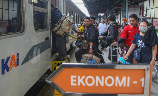 Antusiasme Masyarakat Manfaatkan Kereta Api untuk Mudik Tinggi