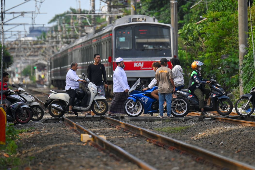  Pemasangan Palang Pintu Perlintasan KA Tanggung Jawab Pemerintah