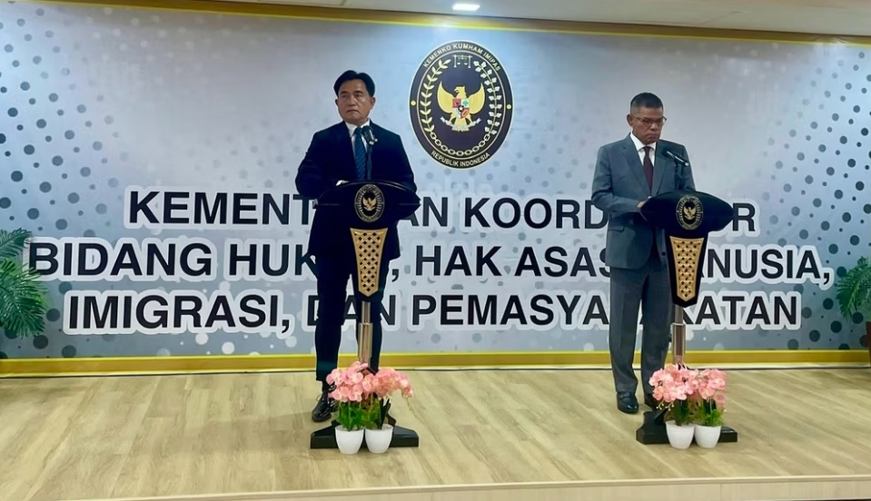 Menteri yusril tanggapi sby soal kembbalinya dwifungsi tni