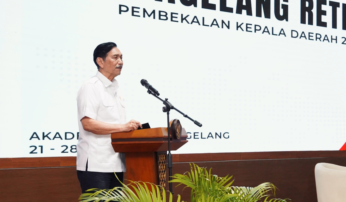 Luhut Dorong Revitalisasi Industri Tekstil dan Alas Kaki