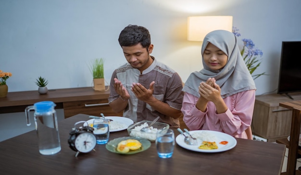  Waktu Sahur, Sholat hingga Berbuka