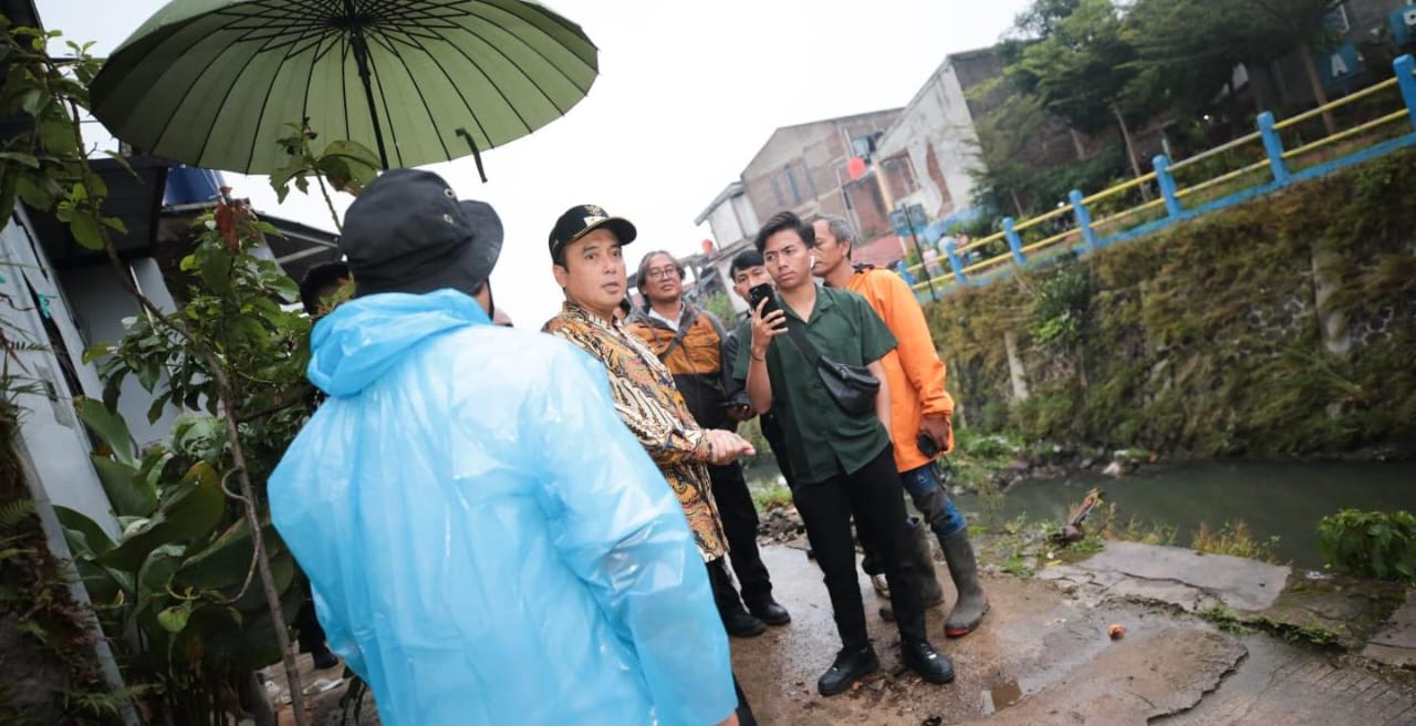 Erwin Minta Dinas Sumber Daya Air Kota Bandung Periksa Kirmir Sungai