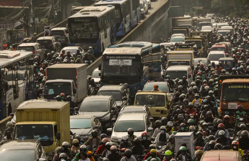 Penggunaan Bahu Jalan Tol Dalam Kota Pangkas Waktu 16 Menit