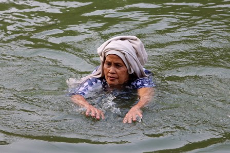 Jelang Ramadan Warga Kota Tangerang Gelar Tradisi Keramas Bareng Di Sungai Cisadane