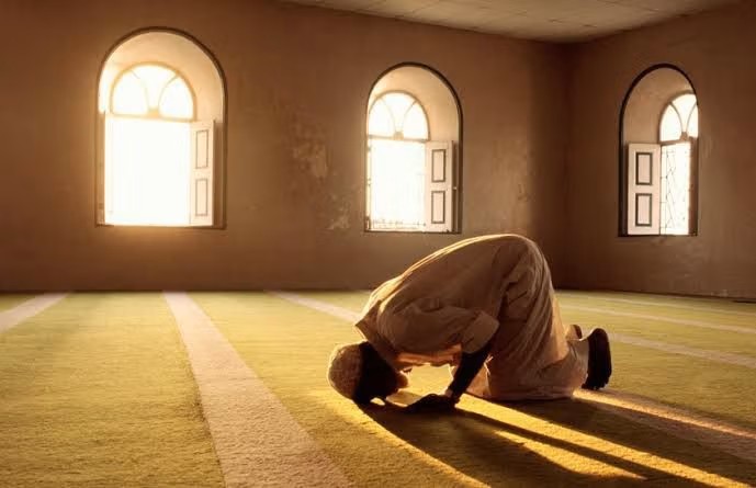 Niat Salat Tarawih Sendiri di Rumah, Lengkap Tulisan Arab dan Latin