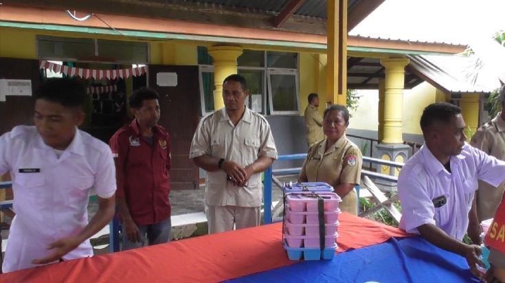 2.130 Siswa di Lembata Santap Makan Siang Gratis, Ini Kendalanya